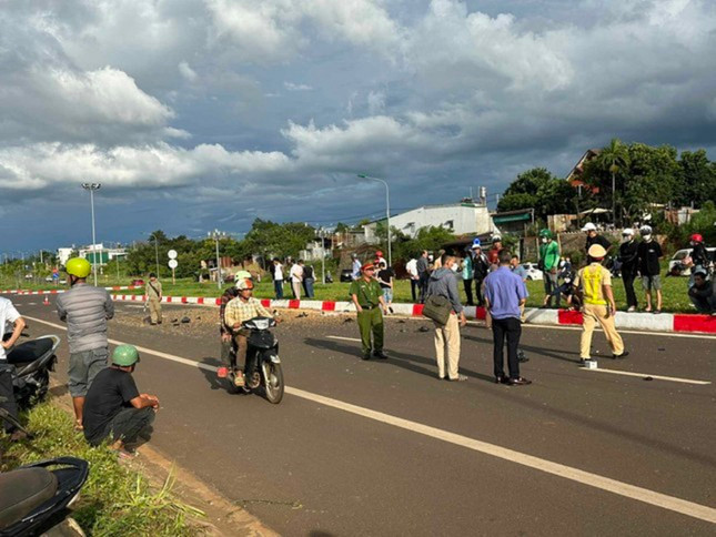 Hiện trường vụ tai nạn Vụ va chạm làm chết thai phụ: Thanh niên chạy xe phân khối lớn là con giám đốc sở ảnh 1