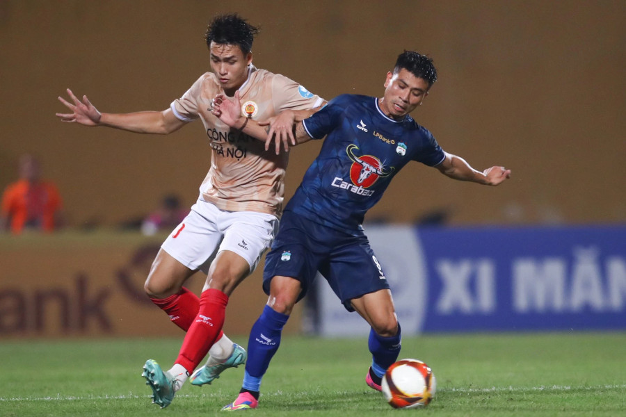 Đinh Thanh Bình chơi rất tốt trước CLB CAHN cho đến khi bị đau rời sân. Ảnh: Minh Tú Đinh Thanh Bình chơi rất tốt trước CLB CAHN cho đến khi bị đau rời sân. Ảnh: Minh Tú