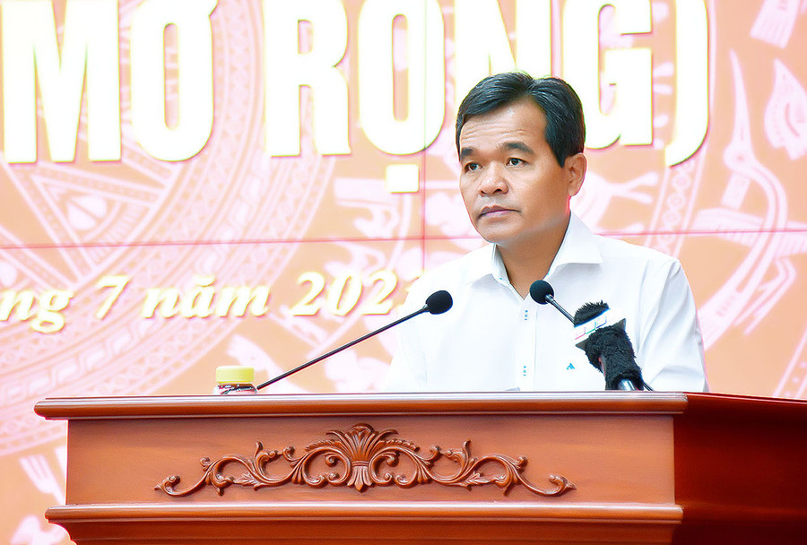 Ủy viên Ban Chấp hành Trung ương Đảng, Bí thư Tỉnh ủy, Chủ tịch HĐND tỉnh Hồ Văn Niên phát biểu tại hội nghị. Ảnh: Đức Thụy Ủy viên Ban Chấp hành Trung ương Đảng, Bí thư Tỉnh ủy, Chủ tịch HĐND tỉnh Hồ Văn Niên phát biểu tại hội nghị. Ảnh: Đức Thụy