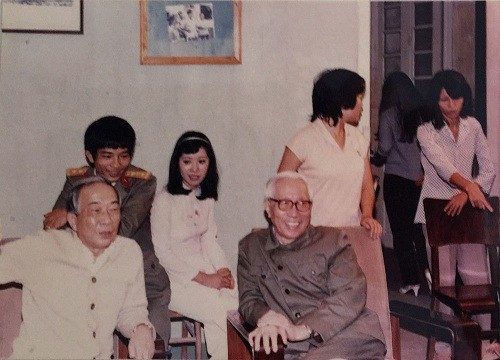 Ông Lê Đức Thọ dự đám cưới Nguyễn Chí Vịnh năm 1986 Ông Lê Đức Thọ dự đám cưới Nguyễn Chí Vịnh năm 1986