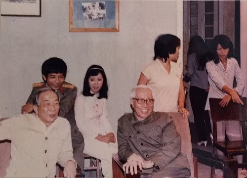 Ông Lê Đức Thọ dự đám cưới Nguyễn Chí Vịnh năm 1986 Ông Lê Đức Thọ dự đám cưới Nguyễn Chí Vịnh năm 1986