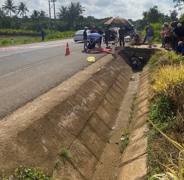 Hiện trường vụ tai nạn giao thông khiến 2 người đàn ông tử vong Hiện trường vụ tai nạn giao thông khiến 2 người đàn ông tử vong