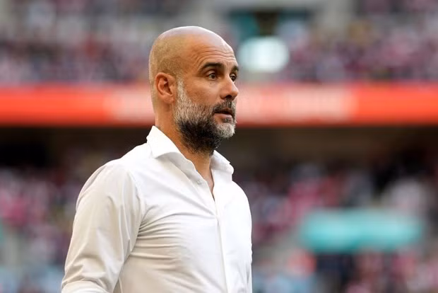 Pep Guardiola không hài lòng khi thời gian bù giờ quá nhiều. (Nguồn: Getty Images)