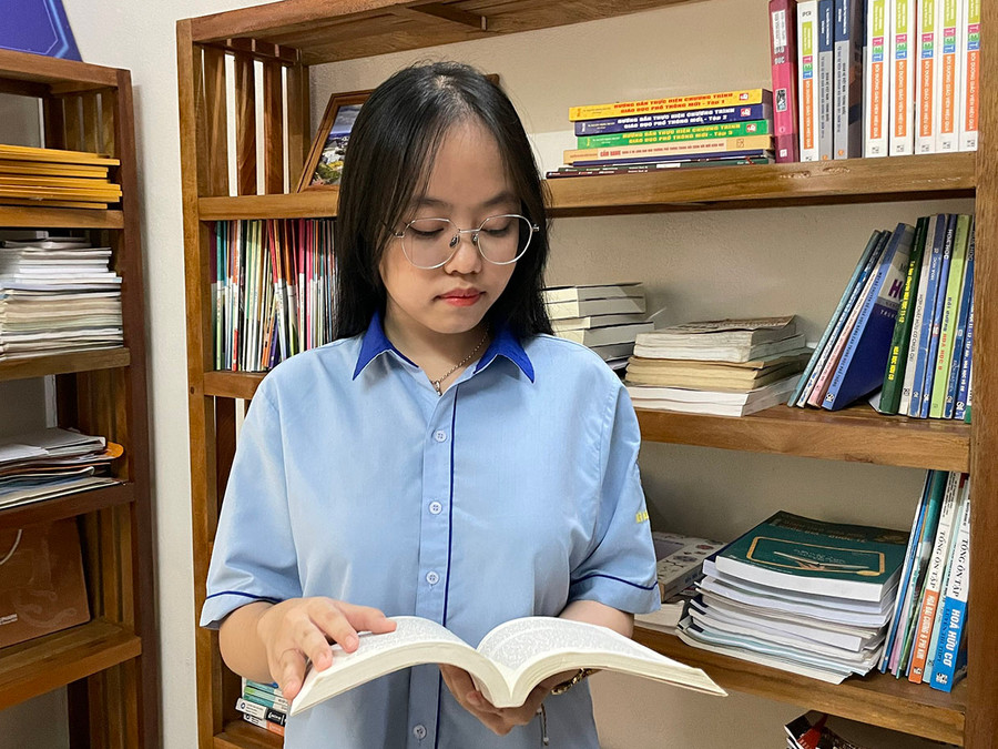 Em Nguyễn Trúc Nguyên (Trường THPT Chi Lăng)-thủ khoa khối A1 và D của tỉnh tại kỳ thi tốt nghiệp THPT năm 2024. Ảnh: B.N Em Nguyễn Trúc Nguyên (Trường THPT Chi Lăng)-thủ khoa khối A1 và D của tỉnh tại kỳ thi tốt nghiệp THPT năm 2024. Ảnh: B.N