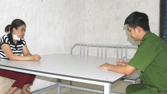 Nguyễn Thị Ánh Tuyết tại cơ quan công an. Ảnh: Công an Hà Tĩnh cung cấp Nguyễn Thị Ánh Tuyết tại cơ quan công an. Ảnh: Công an Hà Tĩnh cung cấp