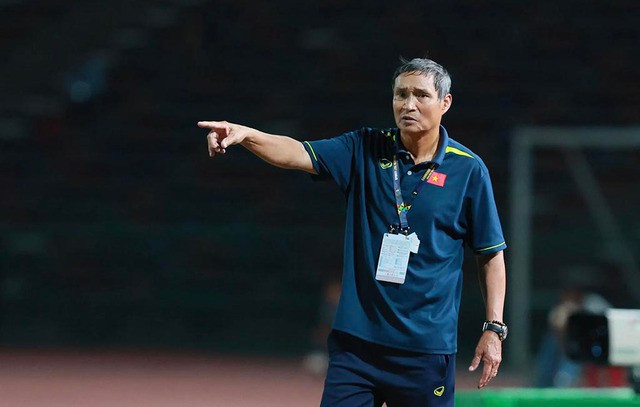 Chờ lần cuối ngọt ngào của HLV Mai Đức Chung - Ảnh 1. HLV Mai Đức Chung quyết tâm giúp đội tuyển nữ VN thi đấu tốt ở vòng loại Olympic 2024. Ảnh: Ngọc Dương