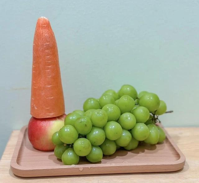 Những nguyên liệu chính được chị Thủy sử dụng để làm cây thông. Ảnh: NVCC