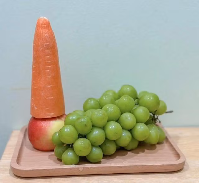 Những nguyên liệu chính được chị Thủy sử dụng để làm cây thông. Ảnh: NVCC