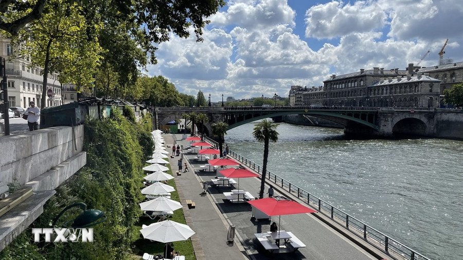 Sông Seine, nơi dự kiến sẽ tổ chức màn diễu hành bằng thuyền của hơn 10.500 vận động viên. (Ảnh Thu Hà/TTXVN) Sông Seine, nơi dự kiến sẽ tổ chức màn diễu hành bằng thuyền của hơn 10.500 vận động viên. (Ảnh Thu Hà/TTXVN)