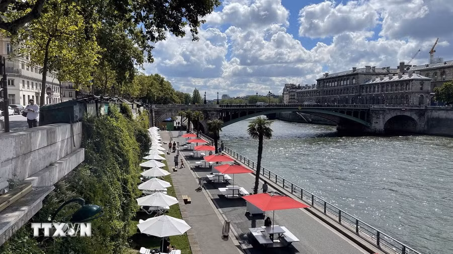 Sông Seine, nơi dự kiến sẽ tổ chức màn diễu hành bằng thuyền của hơn 10.500 vận động viên. (Ảnh Thu Hà/TTXVN) Sông Seine, nơi dự kiến sẽ tổ chức màn diễu hành bằng thuyền của hơn 10.500 vận động viên. (Ảnh Thu Hà/TTXVN)