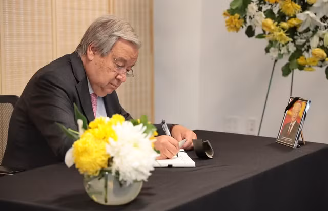 Tổng Thư ký Liên Hiệp Quốc Antonio Guterres ghi sổ tang