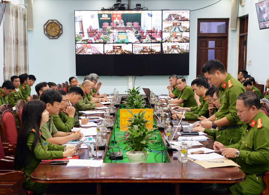 Quang cảnh buổi làm việc. Ảnh: Lê Ánh Quang cảnh buổi làm việc. Ảnh: Lê Ánh