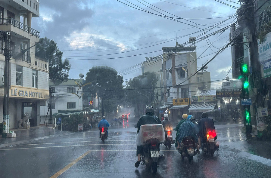 Tây Nguyên và Nam Bộ mưa lớn dài ngày. Ảnh: G.B Tây Nguyên và Nam Bộ mưa lớn dài ngày. Ảnh: G.B