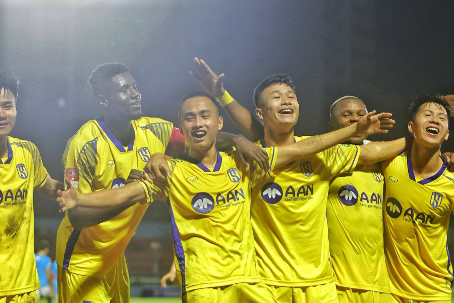 Niềm vui của SLNA. Ảnh: BÁ DUY