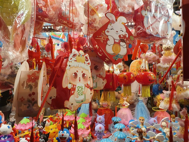 Đa dạng mẫu mã lồng đèn Đa dạng mẫu mã lồng đèn