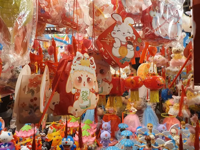 Đa dạng mẫu mã lồng đèn