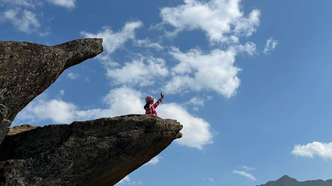 Mỏm cá heo. (Ảnh: Hồng Hạnh/Vietnam+) Mỏm cá heo. (Ảnh: Hồng Hạnh/Vietnam+)