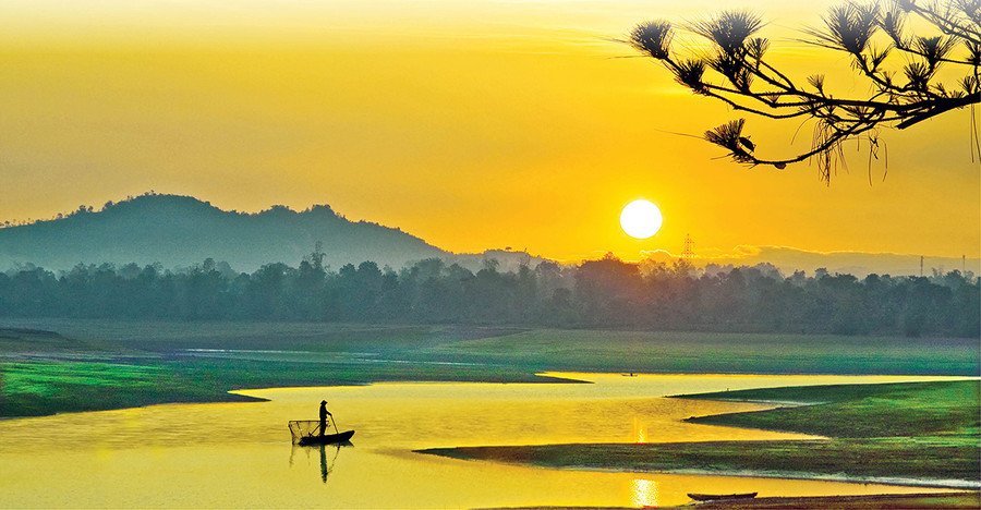 Sớm ngoại ô Pleiku. Ảnh: Nguyễn Linh Vinh Quốc Sớm ngoại ô Pleiku. Ảnh: Nguyễn Linh Vinh Quốc
