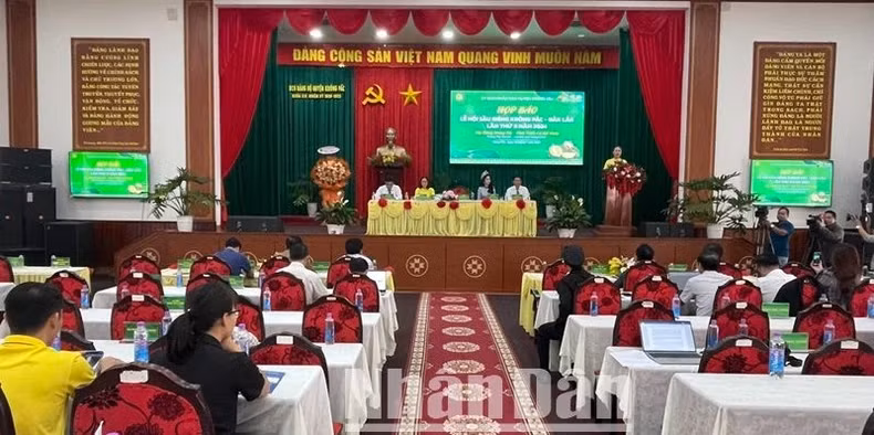 Quang cảnh buổi họp báo.