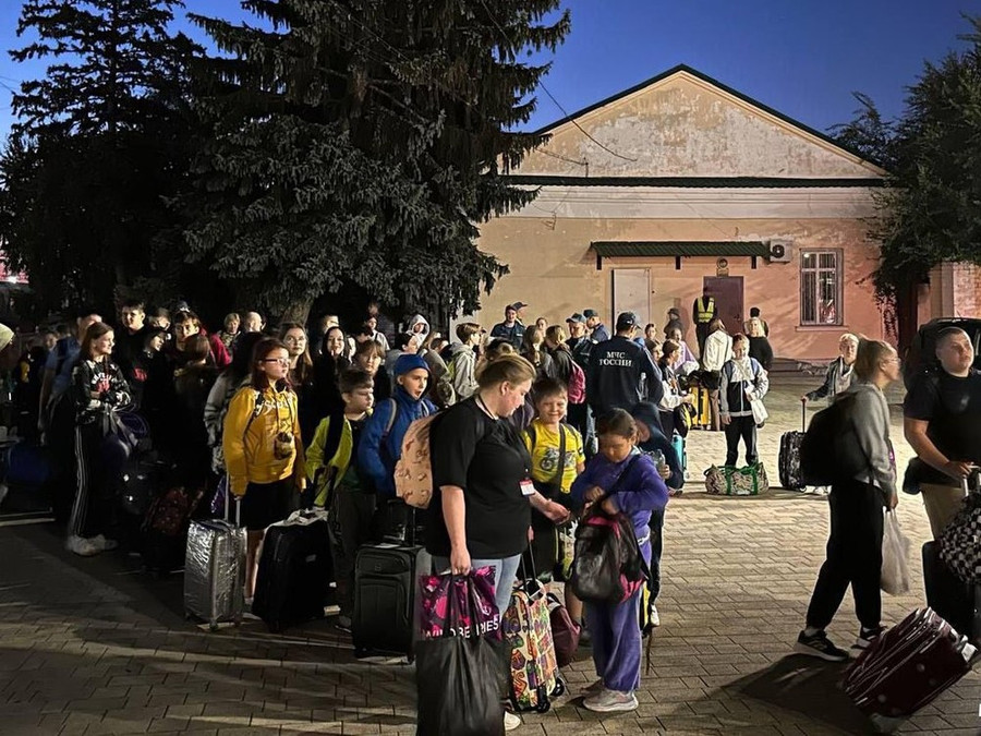 Người dân tỉnh Belgorod đi sơ tán sau các cuộc tấn công của Ukraine (Nguồn: X) Người dân tỉnh Belgorod đi sơ tán sau các cuộc tấn công của Ukraine (Nguồn: X)