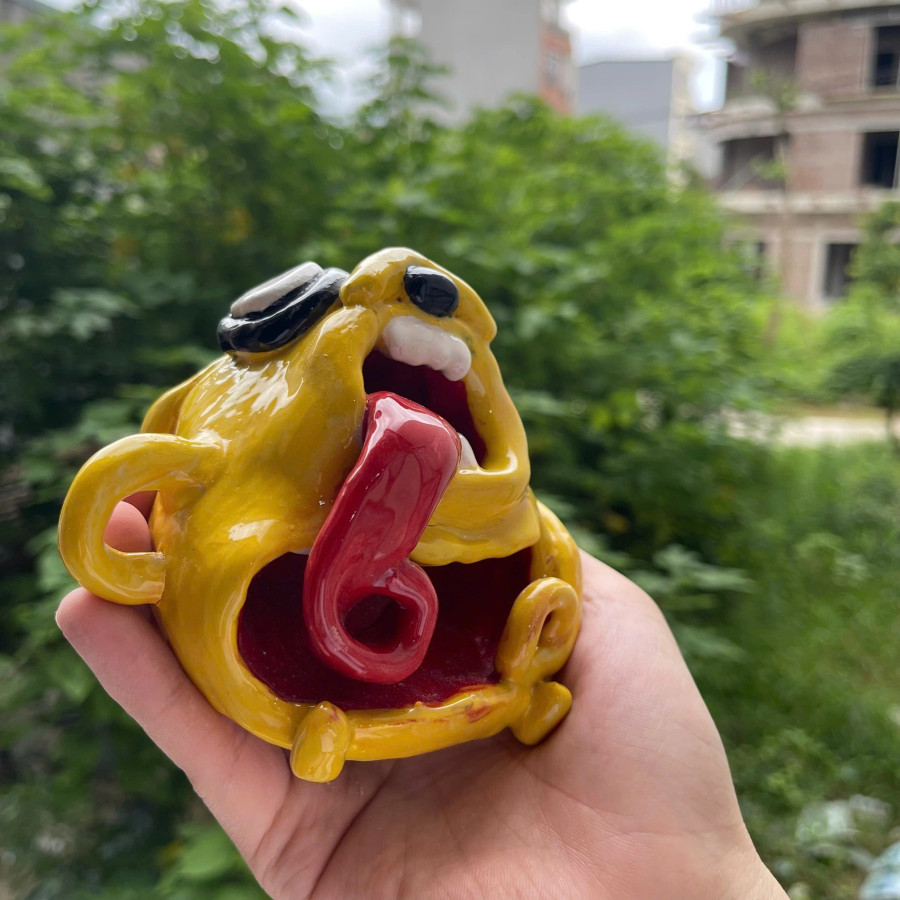 Thu nhập của Long tăng thêm rất nhiều từ ngày theo nghề gốm. ẢNH: NVCC Thu nhập của Long tăng thêm rất nhiều từ ngày theo nghề gốm. ẢNH: NVCC