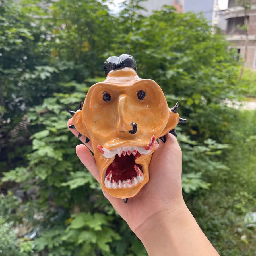 Các sản phẩm do anh chàng làm ra nhận được hàng ngàn lượt thích trên mạng xã hội vì quá độc lạ. ẢNH: NVCC