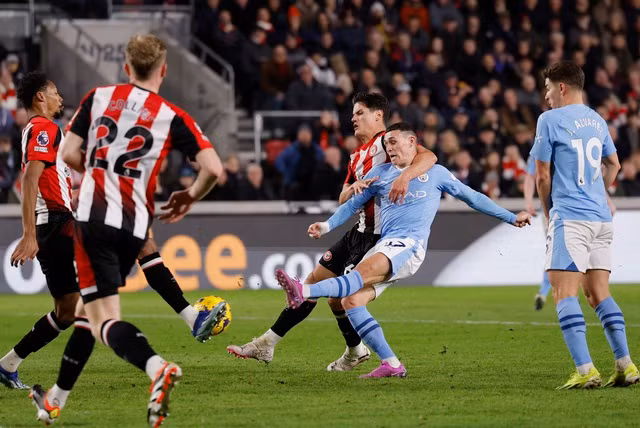 Phil Foden san bằng cách biệt cuối hiệp 1