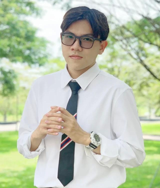 Lê Thanh Hải - Thủ khoa song ngành của Trường ĐH Kinh tế - Luật TP.HCM năm 2023. Ảnh: NVCC