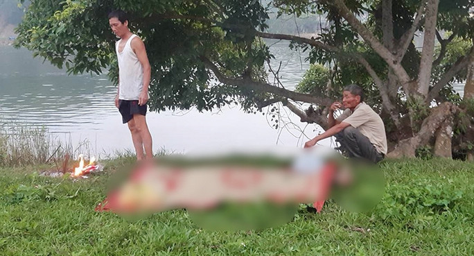 Thi thể em Phan Ngọc P. được tìm thấy và bàn giao cho gia đình lo hậu sự Thi thể em Phan Ngọc P. được tìm thấy và bàn giao cho gia đình lo hậu sự