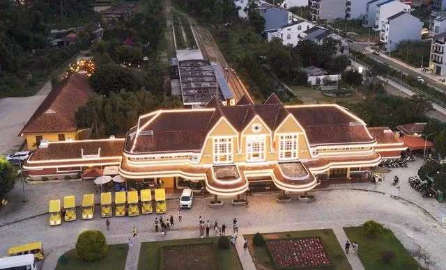 Nhiều ý kiến cho rằng cần phải có lộ trình tăng giá vé Nhiều ý kiến cho rằng cần phải có lộ trình tăng giá vé