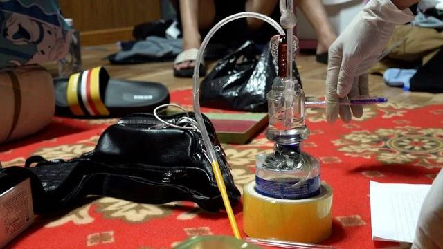 Tang vật vụ buôn bán, tàng trữ ma túy. Ảnh CÔNG AN CUNG CẤP