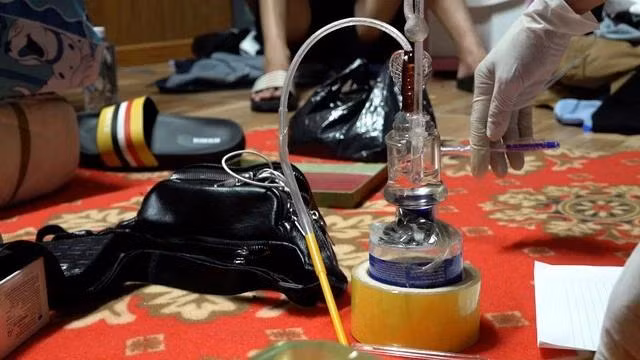 Tang vật vụ buôn bán, tàng trữ ma túy. Ảnh CÔNG AN CUNG CẤP