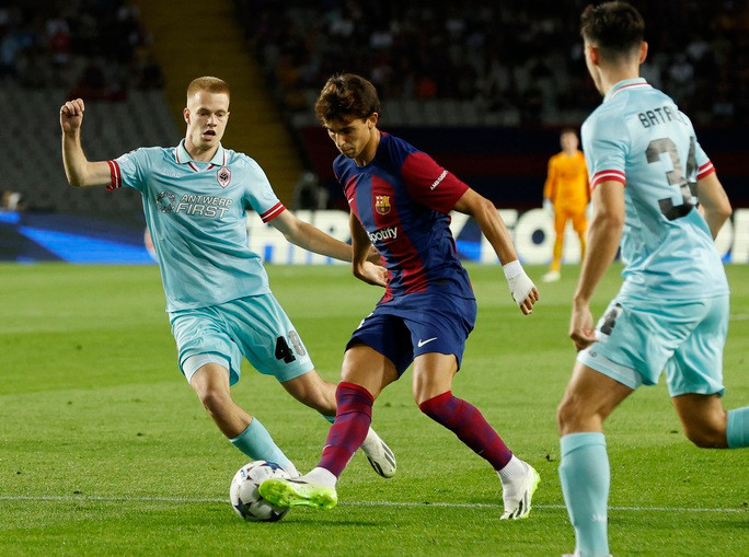 Man City ngược dòng hạ Crvena Zvezda, Barcelona vùi dập Antwerp - Ảnh 7. Joao Felix tỏa sáng với cú đúp bàn thắng cho Barcelona