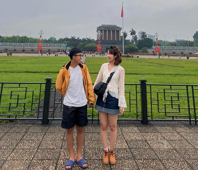 Cả hai kết thúc hành trình tại TP.Hà Nội và đi máy bay về lại TP.HCM. Ảnh: NVCC Cả hai kết thúc hành trình tại TP.Hà Nội và đi máy bay về lại TP.HCM. Ảnh: NVCC