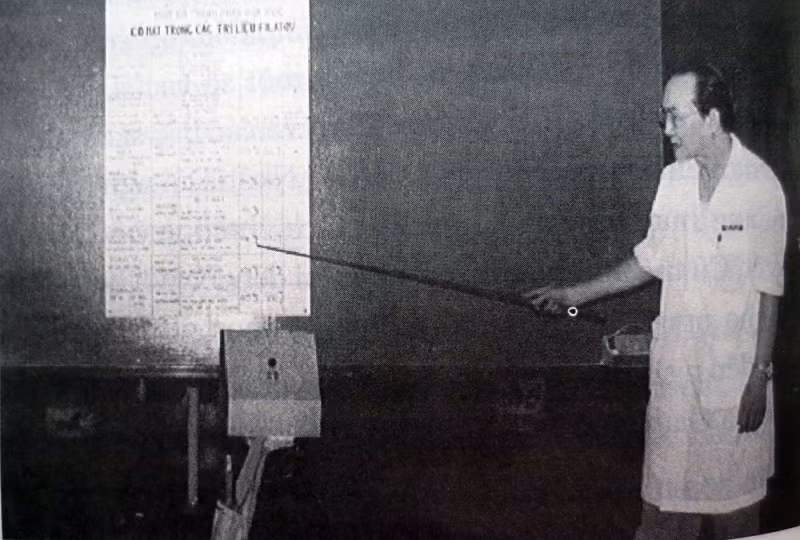 Bác sĩ Nguyễn Thiện Thành trong một buổi lên lớp giảng dạy khi làm Giám đốc Bệnh viện Thống Nhất