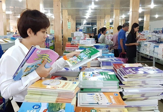 Có hiện tượng các giáo viên chọn sách giáo khoa cho học sinh theo hướng sách nào sẽ có tác phẩm được ra trong đề thi tốt nghiệp THPT. Ảnh: ĐÀO NGỌC THẠCH Có hiện tượng các giáo viên chọn sách giáo khoa cho học sinh theo hướng sách nào sẽ có tác phẩm được ra trong đề thi tốt nghiệp THPT. Ảnh: ĐÀO NGỌC THẠCH