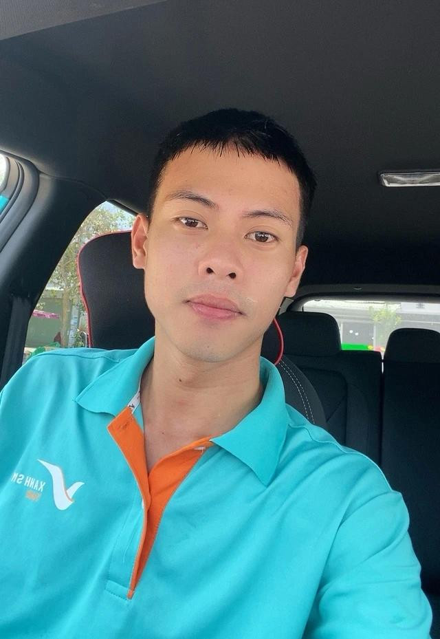 Anh Lưu thường hát rap một cách ngẫu hứng. Anh Lưu thường hát rap một cách ngẫu hứng.