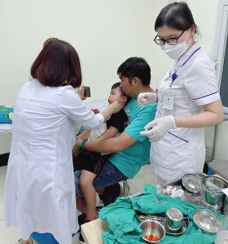 Cháu M.A tại Bệnh viện Đa khoa Thu Phúc. Ảnh: Gia đình cung cấp