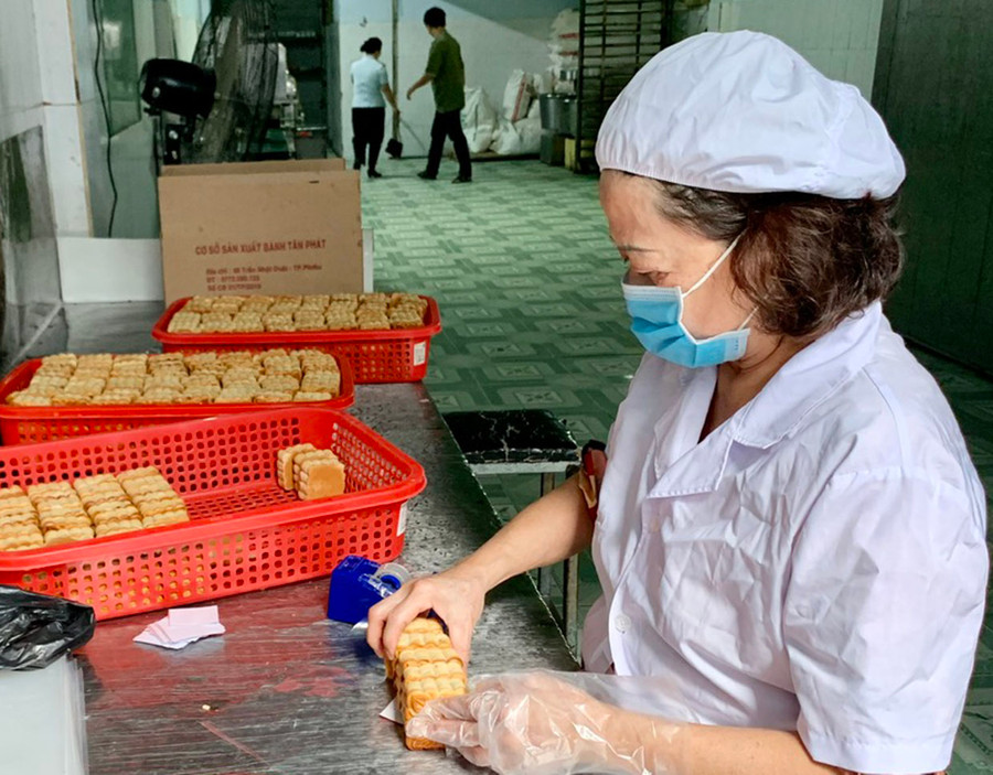 Cơ sở sản xuất bánh Trung thu Tân Phát (số 48B Trần Nhật Duật, TP. Pleiku) chú trọng sản xuất đảm bảo ATTP. Ảnh: N.N Cơ sở sản xuất bánh Trung thu Tân Phát (số 48B Trần Nhật Duật, TP. Pleiku) chú trọng sản xuất đảm bảo ATTP. Ảnh: N.N