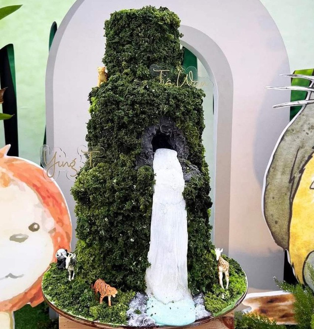 'Phù thủy' 9X điêu khắc trên bánh kem đẹp ngỡ ngàng - Ảnh 4. Bánh hình thác nước. Ảnh: NVCC