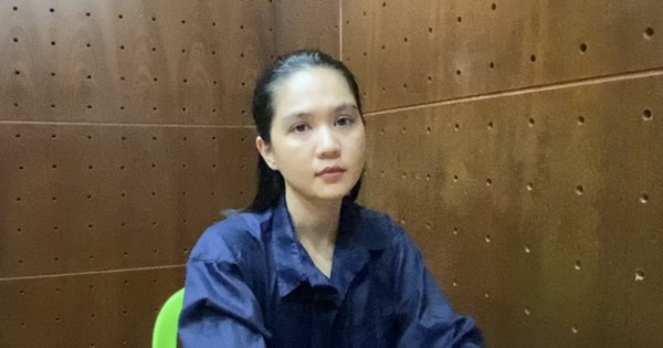 Ngọc Trinh tại cơ quan công an. Ảnh: C.A