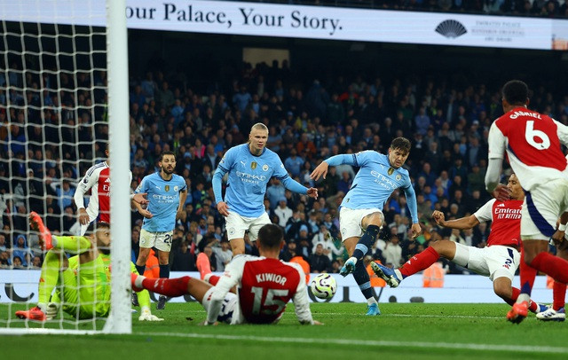 John Stones gỡ hòa 2-2 ở phút 90+8. John Stones gỡ hòa 2-2 ở phút 90+8.