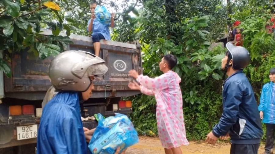 Bão số 3 và hoàn lưu sau bão đang gây ra hậu quả rất nặng nề cho nhân dân các địa phương phía Bắc.