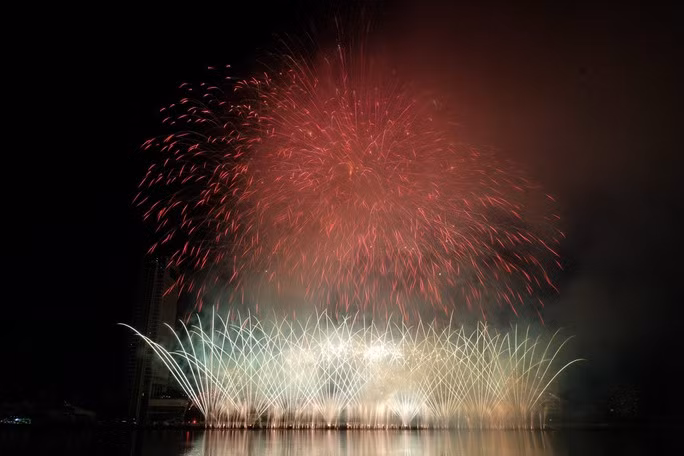 Mang chủ đề “Thế giới không khoảng cách”, DIFF 2023 với sự tài trợ và đồng hành tổ chức của tập đoàn Sun Group đã viết tiếp câu chuyện về một Đà Nẵng sôi động, tươi trẻ, năng động – một “Thành phố của các lễ hội hàng đầu châu Á”