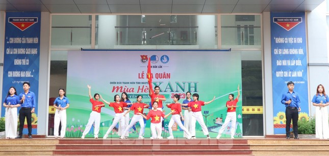 Nhiều tiết mục văn nghệ đặc sắc tại lễ ra quân Nhiều tiết mục văn nghệ đặc sắc tại lễ ra quân