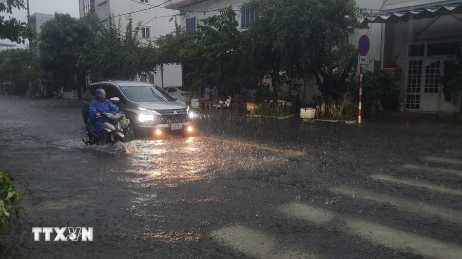 Nhiều khu vực chiều tối và đêm có mưa rào cục bộ có nơi mưa to. (Ảnh: Văn Dũng/TTXVN)