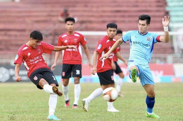 CLB Bình Dương (áo xanh) nhiều tham vọng. CLB Bình Dương (áo xanh) nhiều tham vọng.