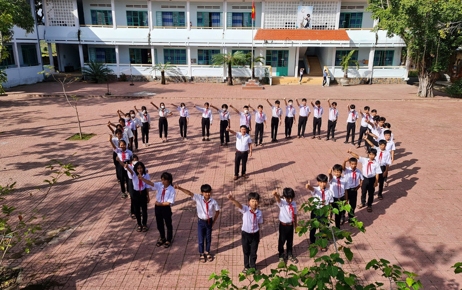 Các em học sinh Trường THCS Lê Quý Đôn trong giờ ngoại khóa. Ảnh: N.H Các em học sinh Trường THCS Lê Quý Đôn trong giờ ngoại khóa. Ảnh: N.H