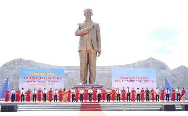 Lãnh đạo T.Ư và địa phương cắt băng khánh thành công trình Lãnh đạo T.Ư và địa phương cắt băng khánh thành công trình