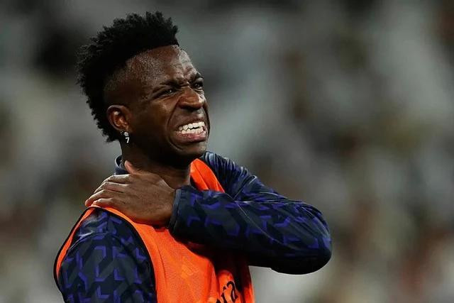 Vinicius gặp chấn thương ở cổ. Ảnh: REUTERS Vinicius gặp chấn thương ở cổ. Ảnh: REUTERS